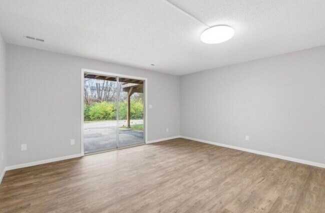 Building Photo - 315 Foxfire Dr