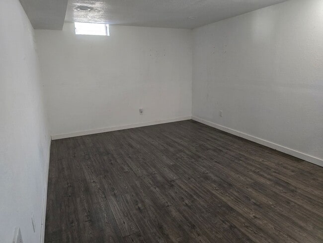 Building Photo - 3130 S River Rd