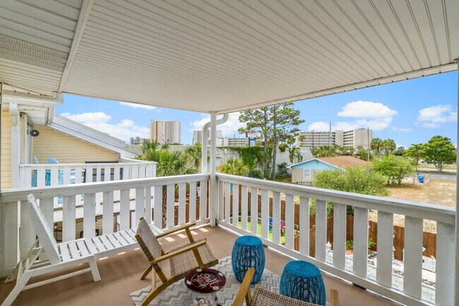 Building Photo - 7405A Beach Dr