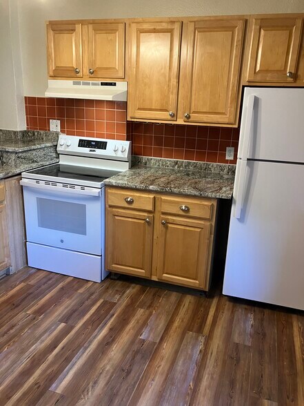 Kitchen - 1409 N Fife St