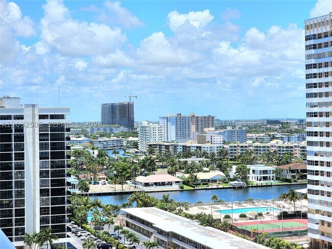 Building Photo - 2030 S Ocean Dr