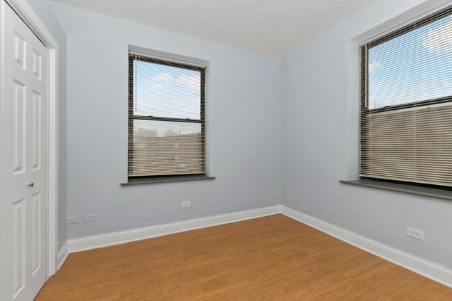 Building Photo - One Bedroom in South Shore Available Now!