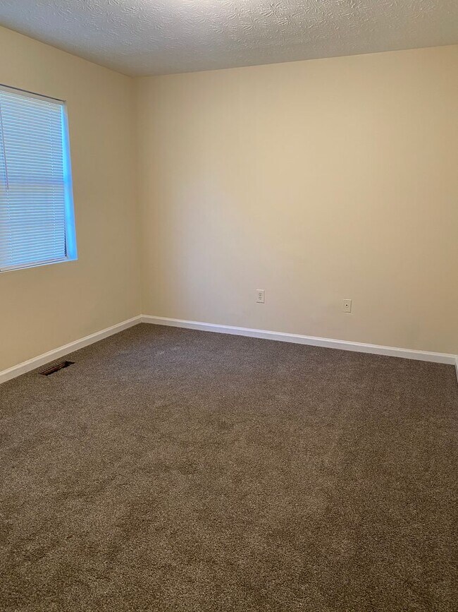 Building Photo - 2077 Lenoa Ln