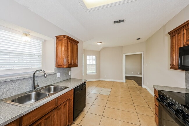 Building Photo - 724 Nicole Dr