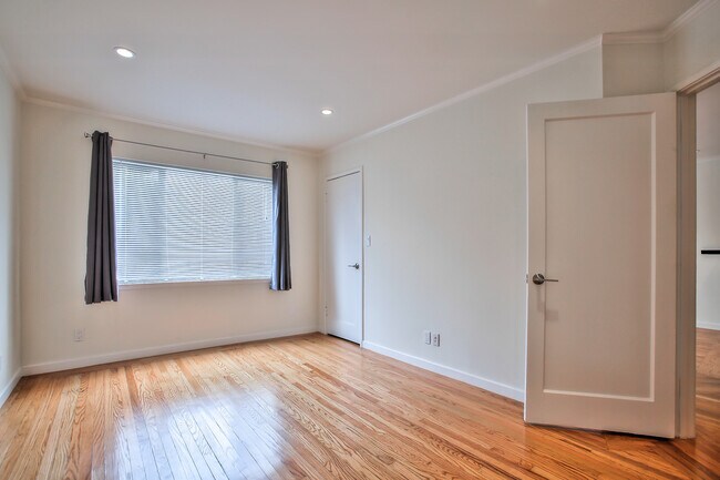 Building Photo - 134 28th St