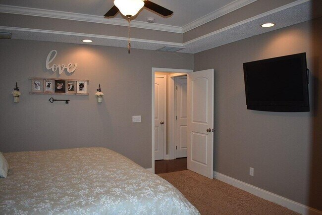 Building Photo - 3950 Cantle Dr