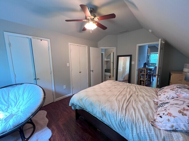 Building Photo - 609 Myrtle St