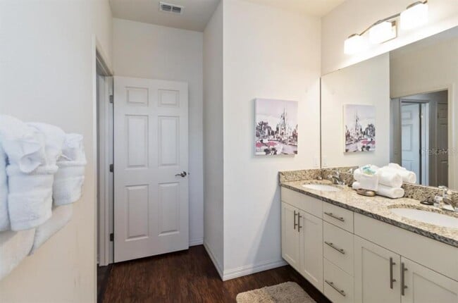 Building Photo - 3207 Gold Ln