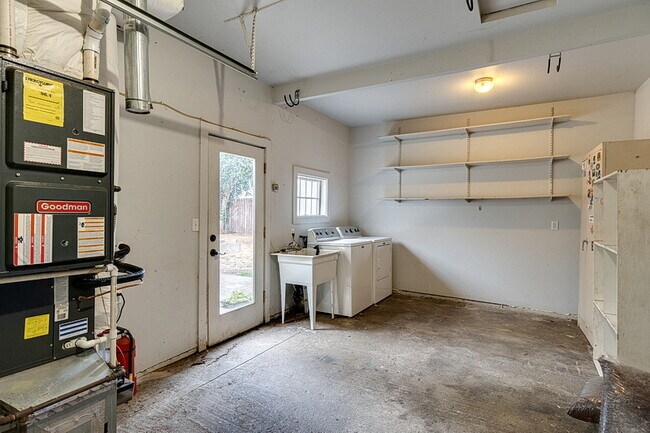 Building Photo - 7316 SE 68th Ave