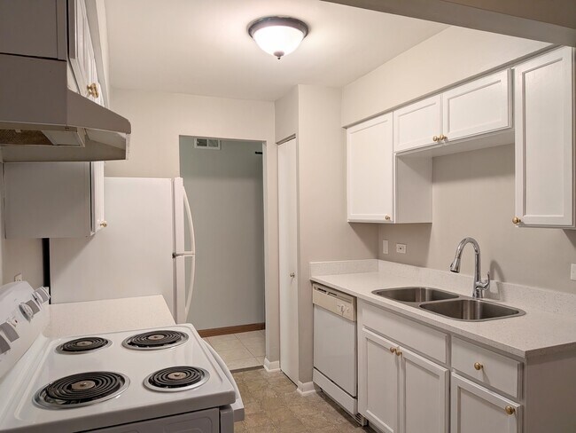 Building Photo - 700 Perrie Dr