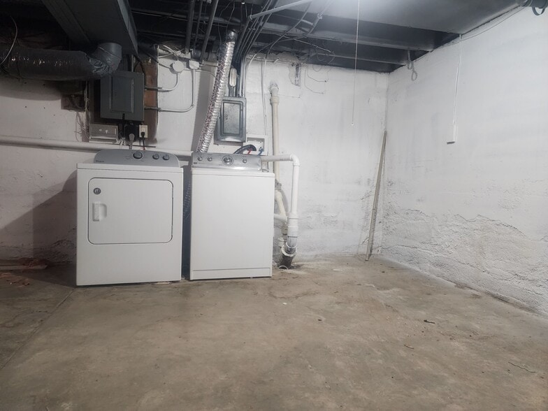 Laundry room - 209 West Ave S