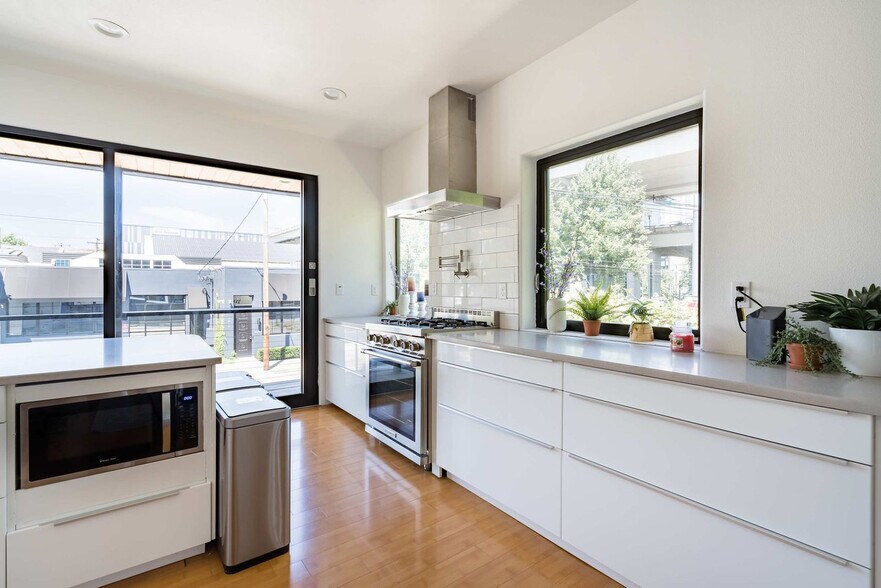 Building Photo - 1616 NW Northrup St