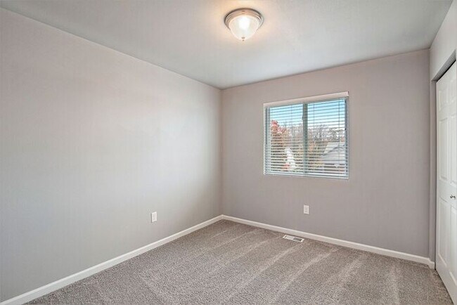 Building Photo - 5484 Eagle Glen Dr SW