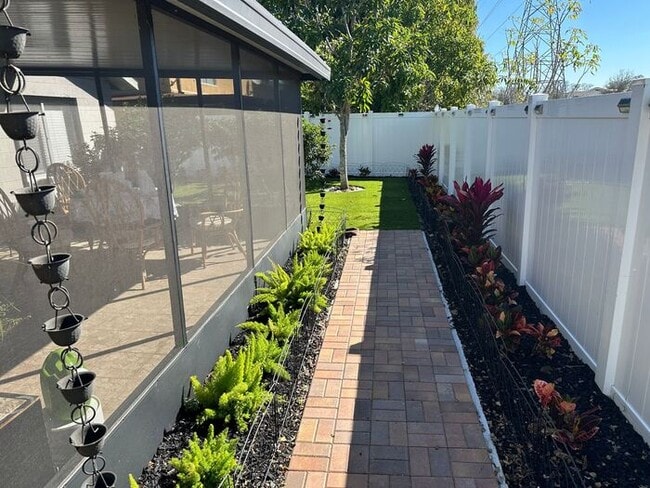 Building Photo - Spacious 2 Bed 2 Bath Home