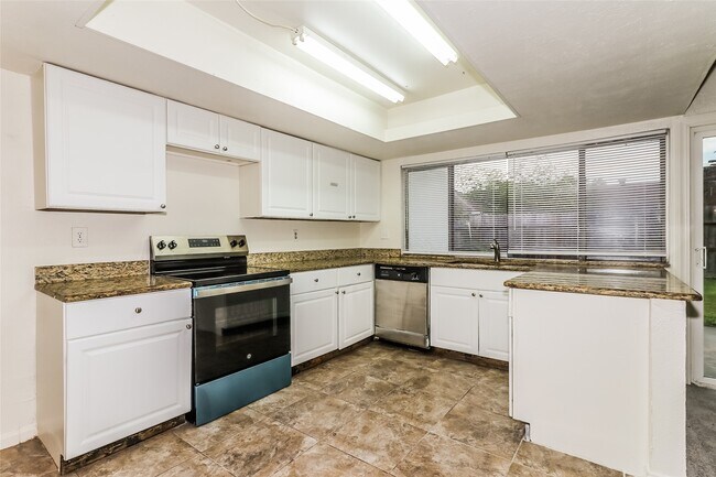 Building Photo - 16814 Macleish Dr