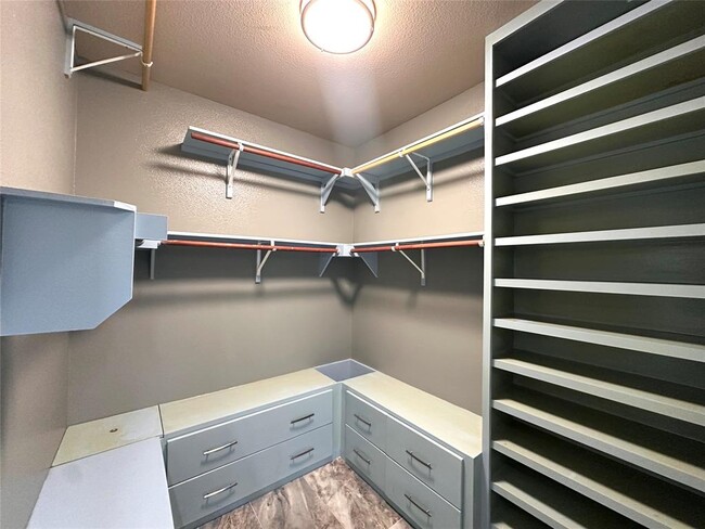 Building Photo - 803 Mallard Lake Tr