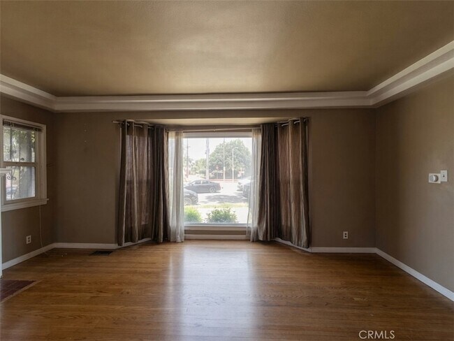 Building Photo - 3907 Edgehill Dr