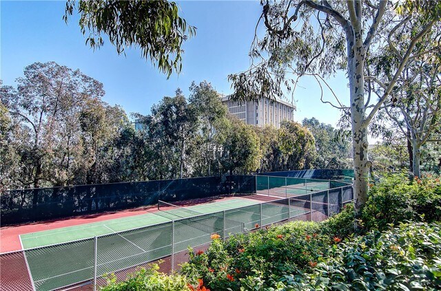 Building Photo - 200 Paris Ln