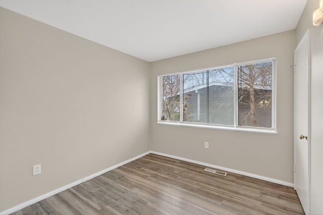 Building Photo - Updated 3-Bedroom Home with Fenced Yard in Florissant