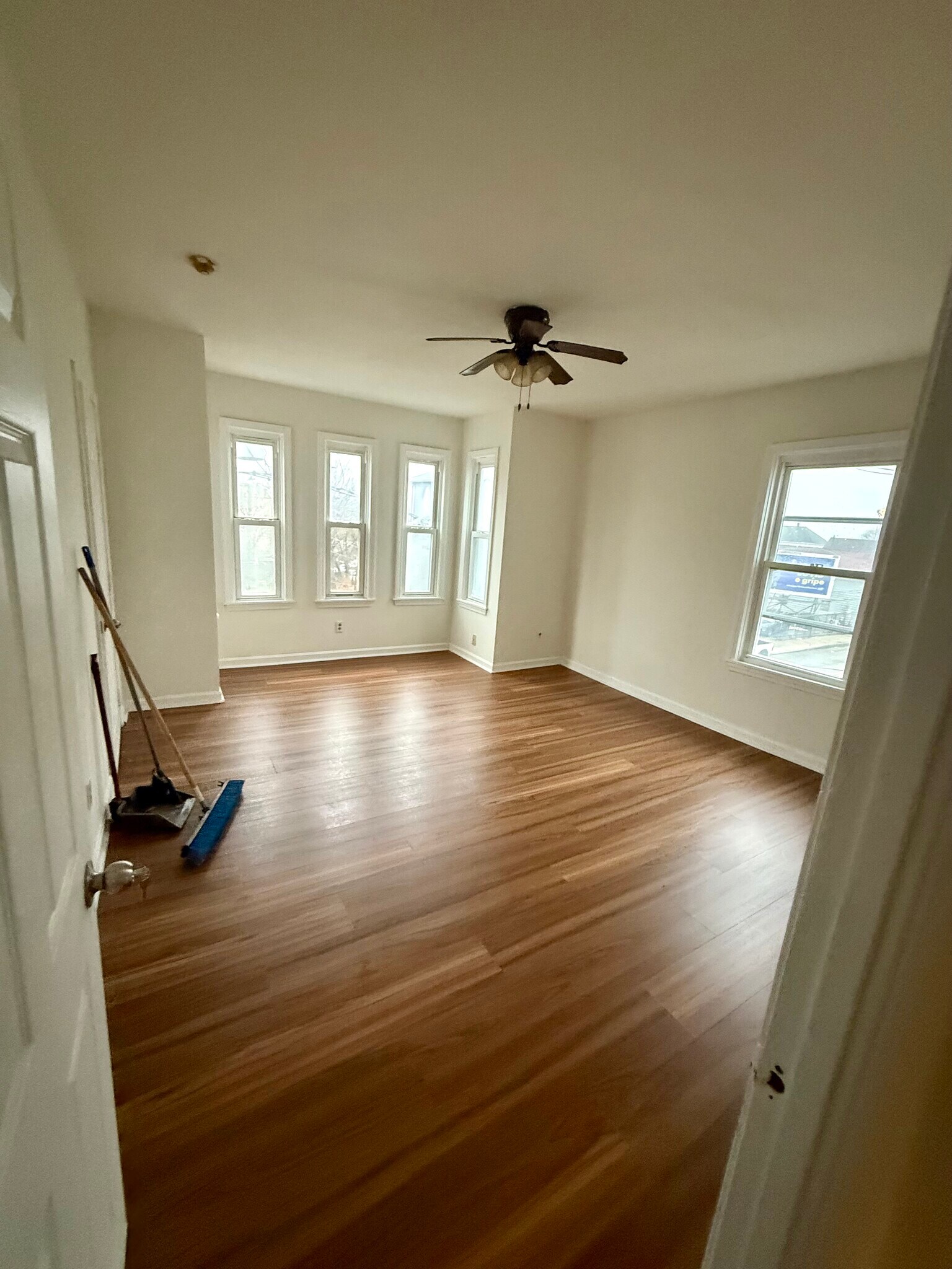 family room - 198 Belleville Rd