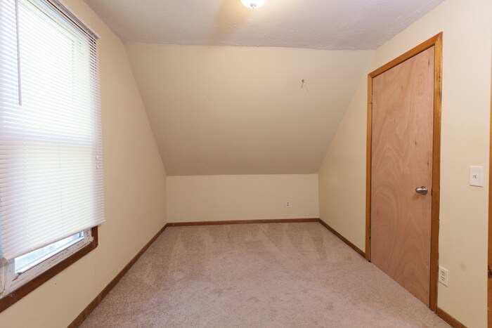 Building Photo - 1115 19th Ave NE