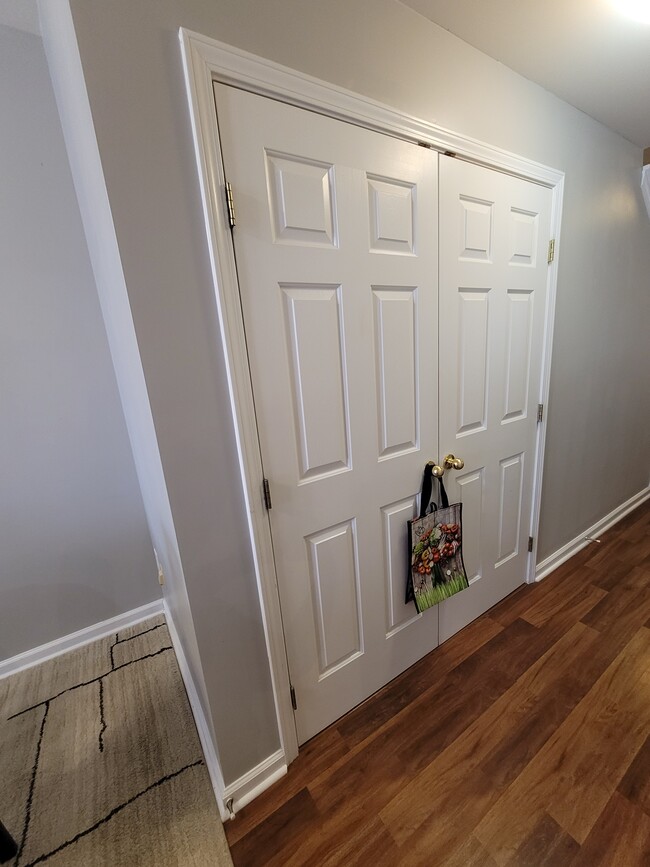 Building Photo - 4919 Sunburst Ln