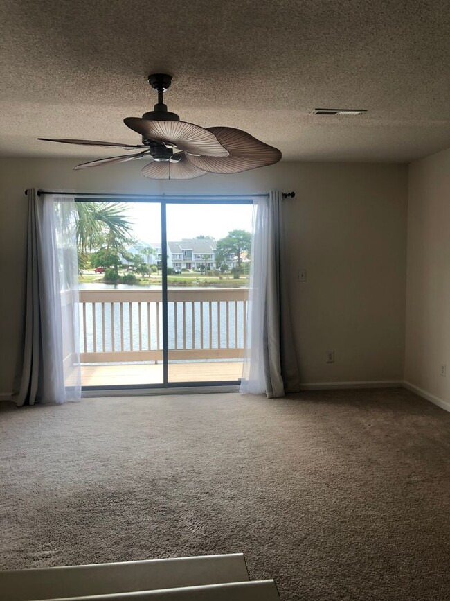 Building Photo - 2 Bedroom Condo in Grand Palms, only 2.3 m...