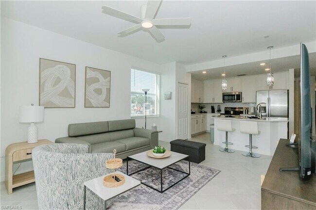 Building Photo - 15285 Green Acre Avenue Unit 418