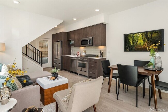 Building Photo - 1112 13th Ave