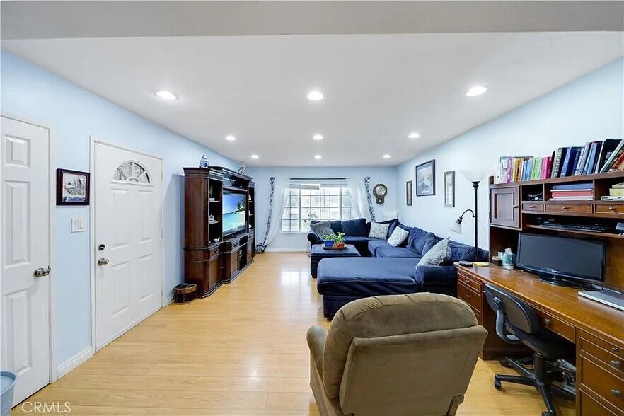 Building Photo - 8228 Oakhurst Pl