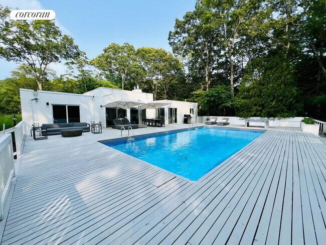 Building Photo - 3 Southwood Ln