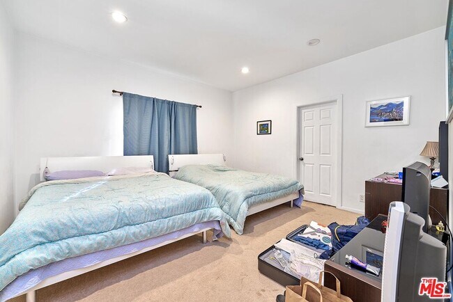 Building Photo - 162 S Ardmore Ave