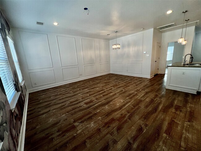 Building Photo - 312 Mission Ln