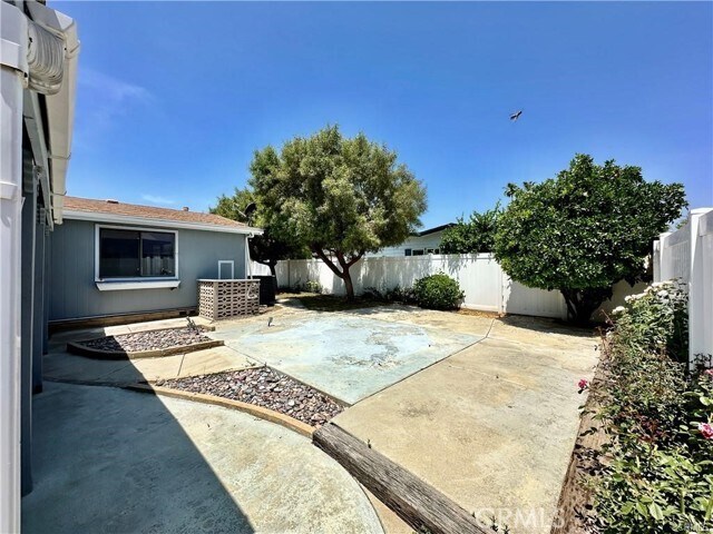 Building Photo - 2230 Lake Park Dr