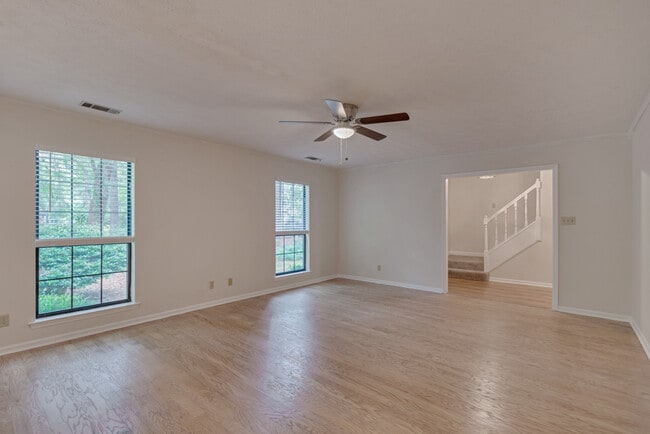 Building Photo - 130 Briarwood Ln