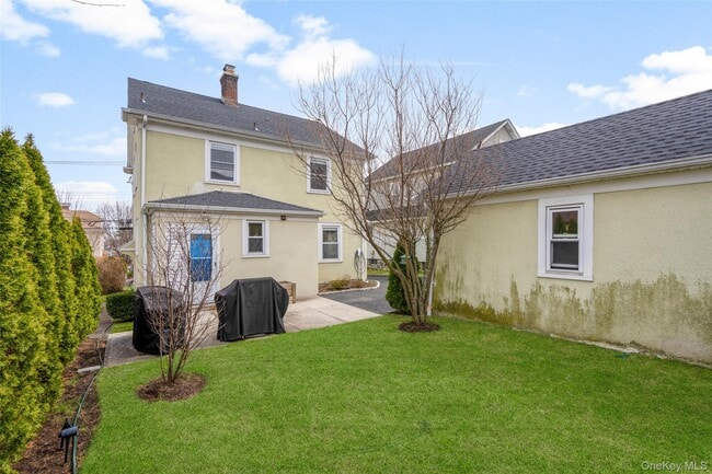 Building Photo - 70 Breckenridge Ave