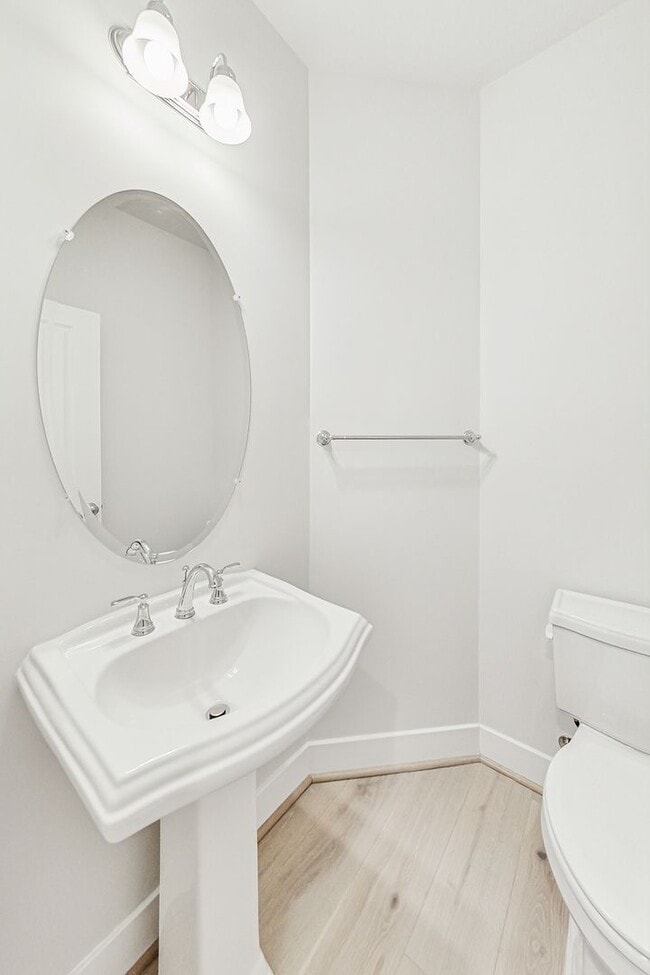 Building Photo - Contemporary 4 bedroom, 3.5 bath Open Concept Townhome!