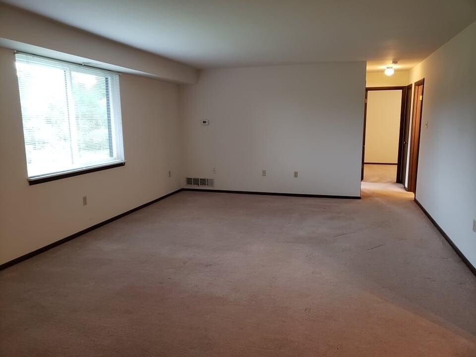 Building Photo - 246 Edgebrook Ln