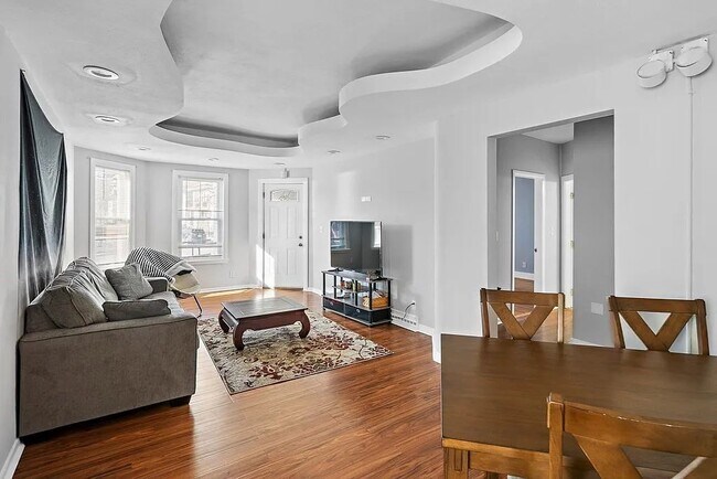 Primary Photo - 364 Main St