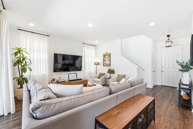 Building Photo - 5378 Lake Virginia St