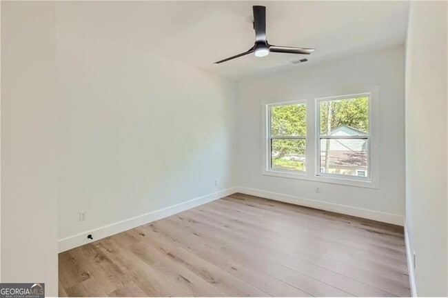 Building Photo - 1522 Avon Ave SW