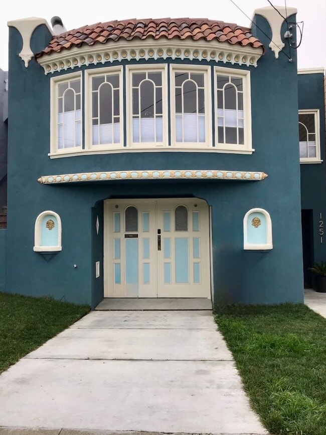 Building Photo - Stunning Designer-Renovated 4BR/3BA Single-Family Home in Outer Sunset, Just Blocks from Ocean Be...