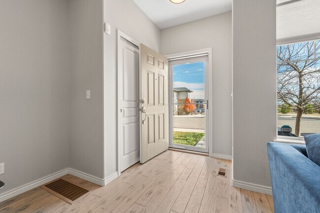 Building Photo - Modern Comfort Meets Mountain Convenience in This Littleton Home!!