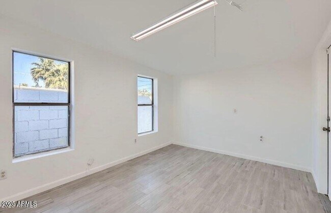 Building Photo - 5827 N 22nd Dr