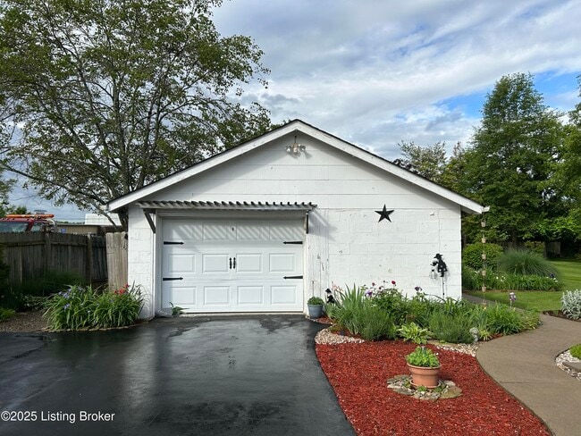 Building Photo - 1445 Campbellsville Rd