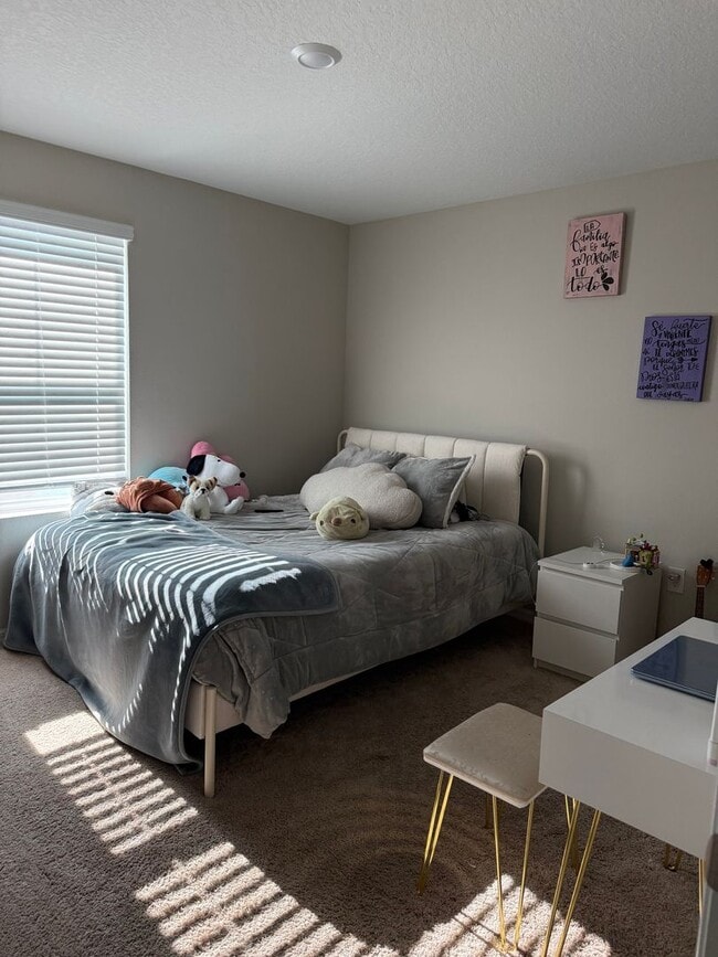 Building Photo - For Rent – Spacious 5-Bedroom Home in Lithia