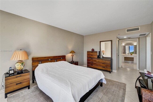 Building Photo - 3600 Yacht Club Dr