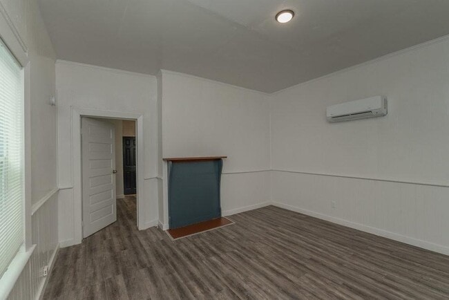 Building Photo - 1412 Maple St