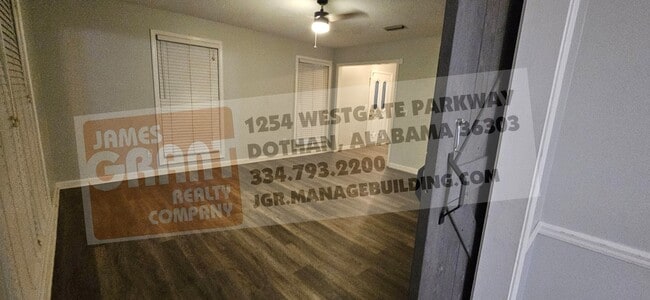 Building Photo - 211 Plantation Rd