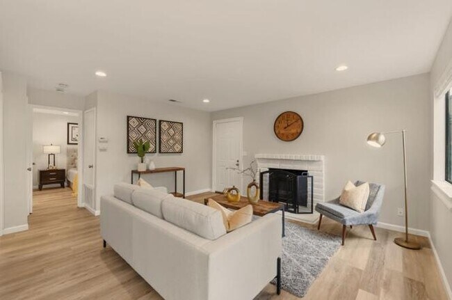 Building Photo - 3401 La Terrace Cir